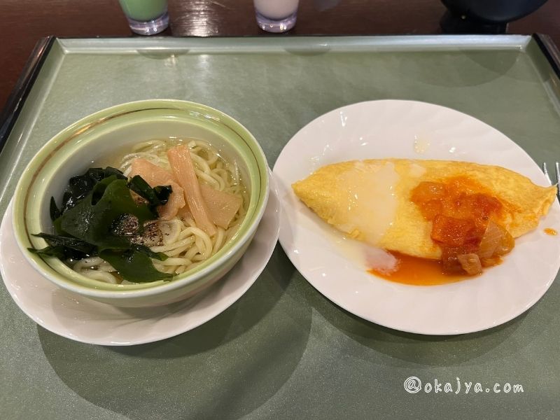 鬼怒川温泉ホテル朝食の佐野ラーメンとオムレツ