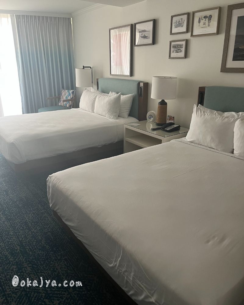 アウトリガーリーフワイキキビーチリゾートのオーシャンタワーオーシャンビュールームのベッドルーム