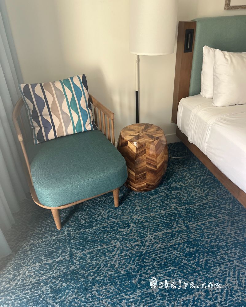アウトリガーリーフワイキキビーチリゾートのオーシャンタワーオーシャンビュールームの椅子